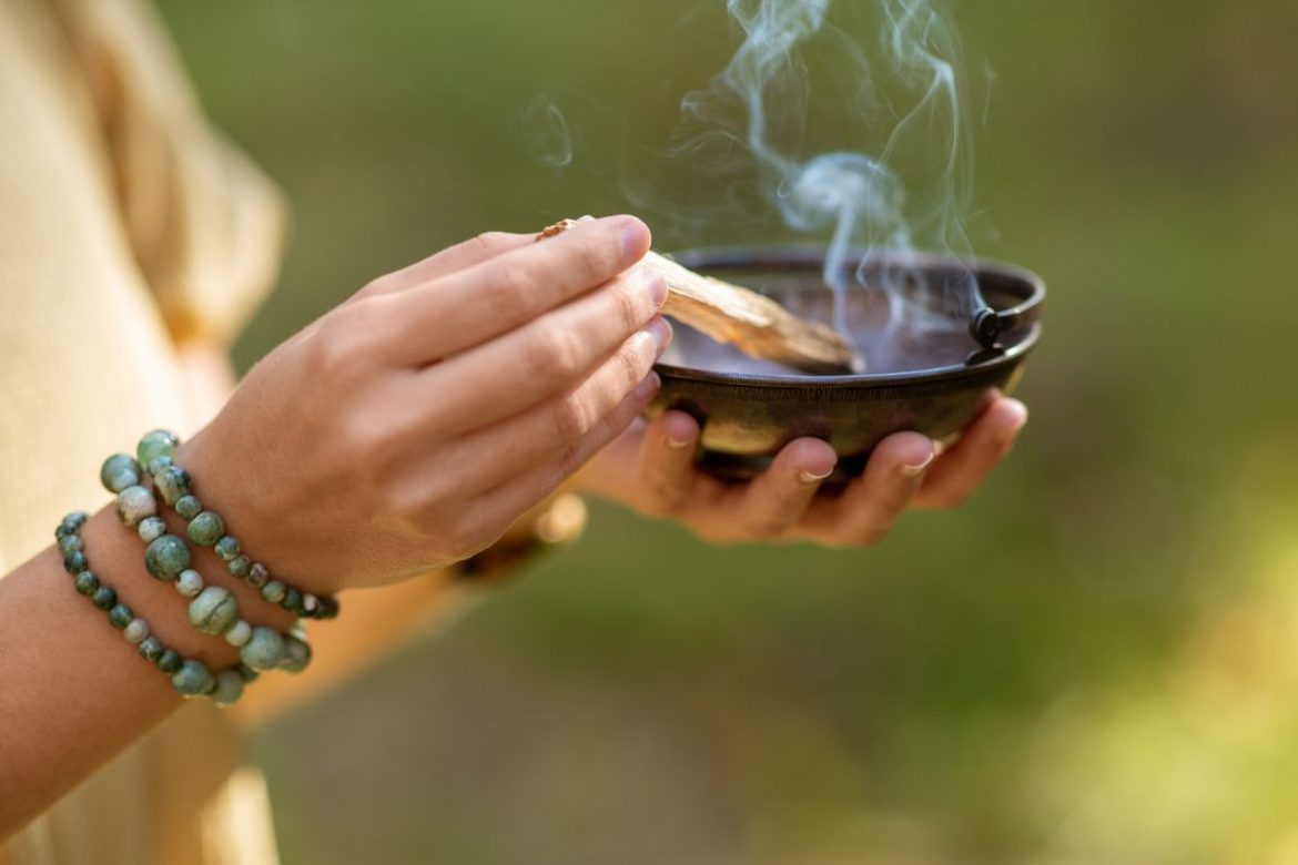 Palo santo: a cosa serve e come si usa - Smuvymood